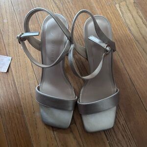 Journee Collection Metallic Heel